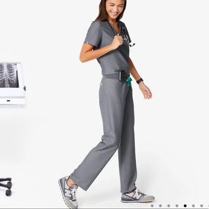 FIGS Graphite Scrub Set